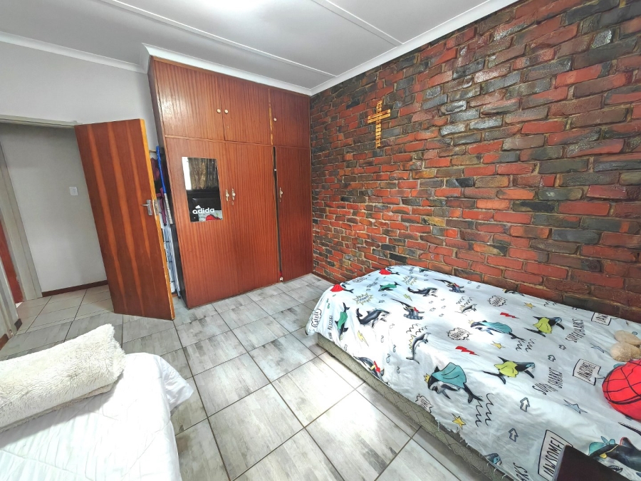 5 Bedroom Property for Sale in Fichardt Park Free State